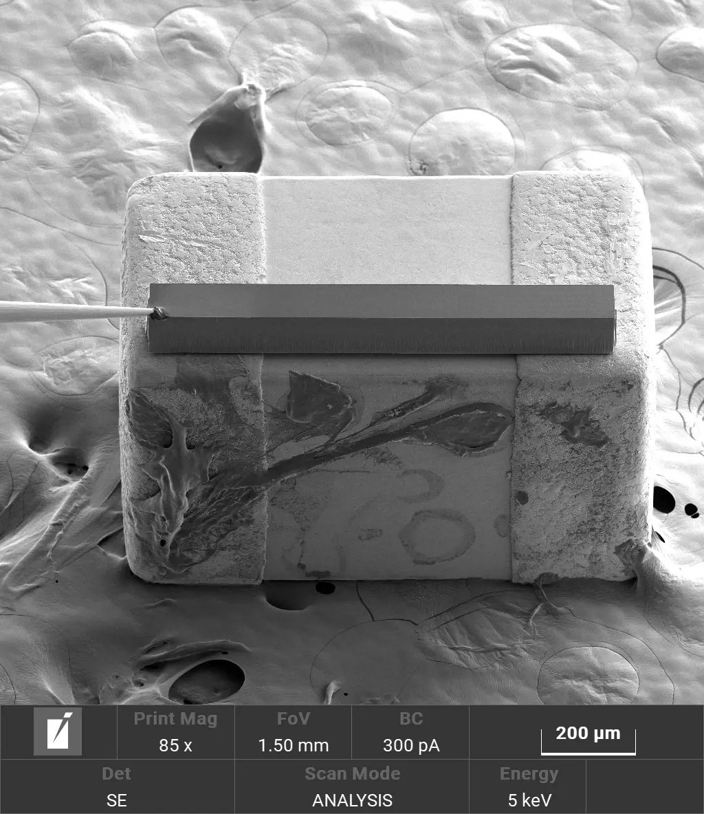 02_1mm-Si-mask-placed-on-the-MLCC-sample_1x