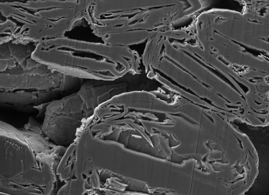 2_Degradation of graphite anode particles studied in cross section