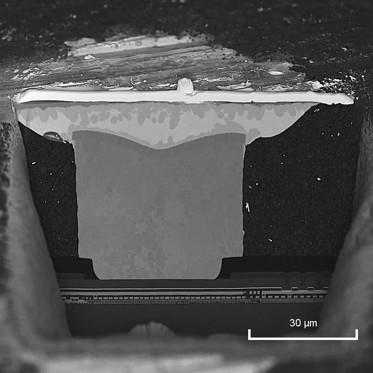 6_Copper-pillar-Plasma-FIB-cross-sectioning_1x